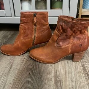 FRYE COGNAC LEATHER BOOTIES size 9.5